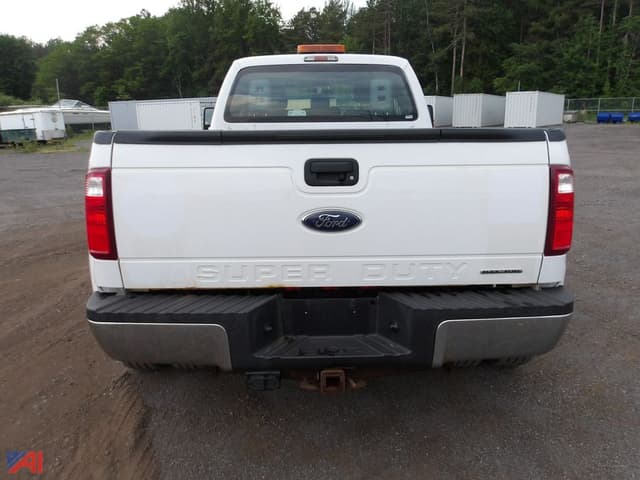 Image of Ford F-350 equipment image 3