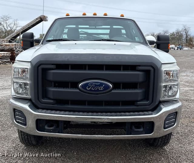 Image of Ford F-350 equipment image 1