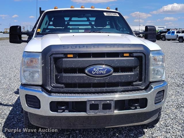 Image of Ford F-350 equipment image 1