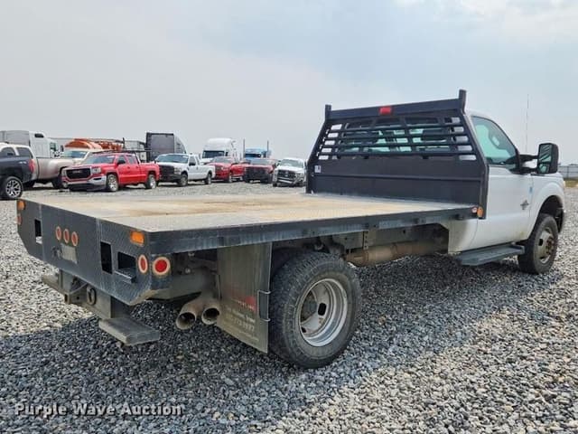 Image of Ford F-350 equipment image 3