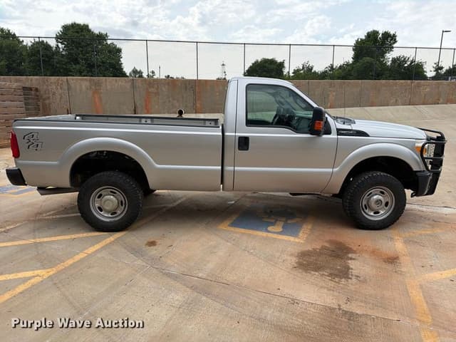 Image of Ford F-350 equipment image 3