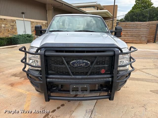 Image of Ford F-350 equipment image 1