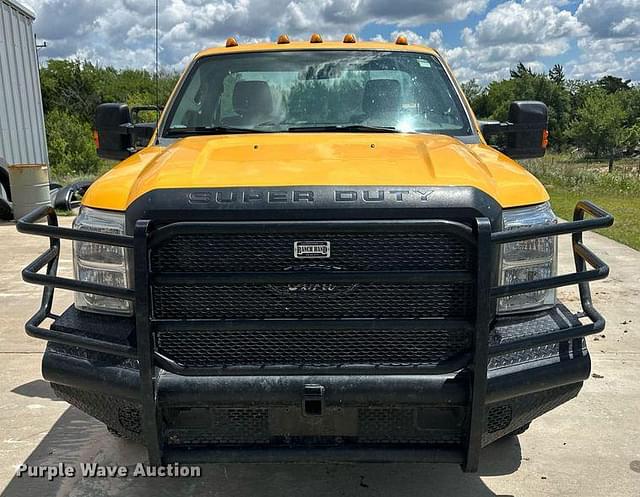 Image of Ford F-350 equipment image 1