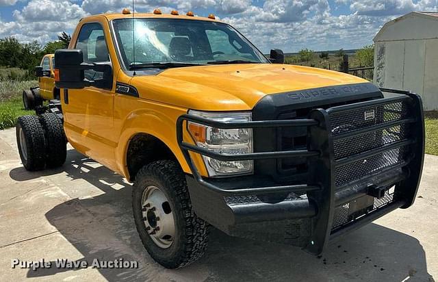 Image of Ford F-350 equipment image 2