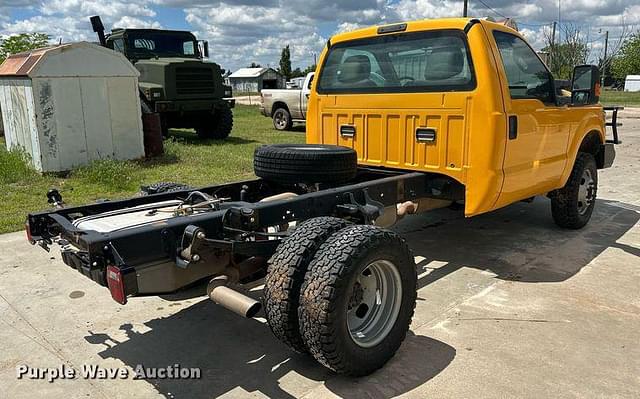 Image of Ford F-350 equipment image 4