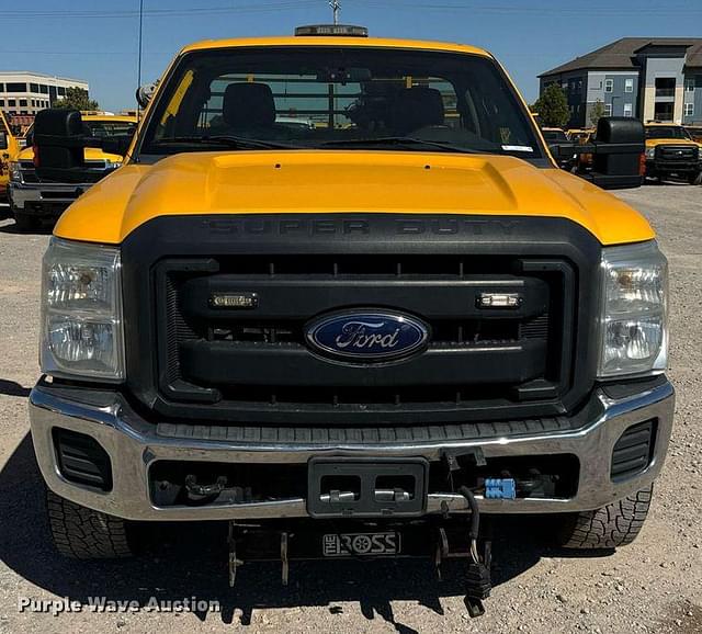 Image of Ford F-350 equipment image 1