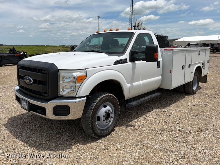 2015 Ford F-350 Equipment Image0
