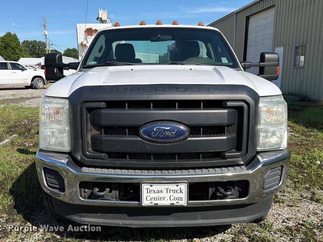 Image of Ford F-350 equipment image 1