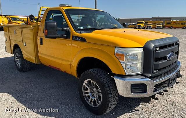 Image of Ford F-350 equipment image 2