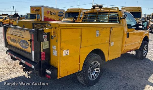 Image of Ford F-350 equipment image 4