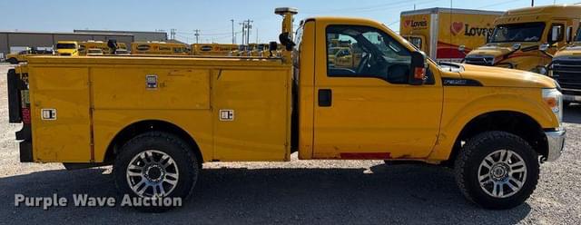 Image of Ford F-350 equipment image 3