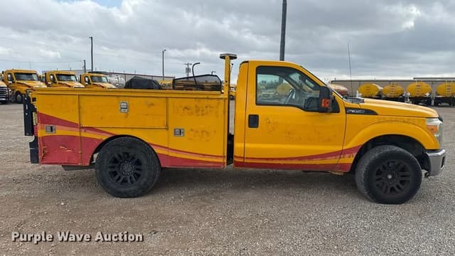 Image of Ford F-350 equipment image 3