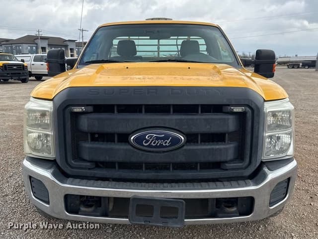 Image of Ford F-350 equipment image 1