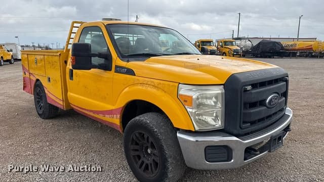 Image of Ford F-350 equipment image 2