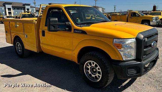 Image of Ford F-350 equipment image 2