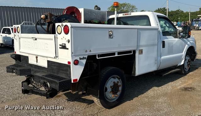 Image of Ford F-350 equipment image 4