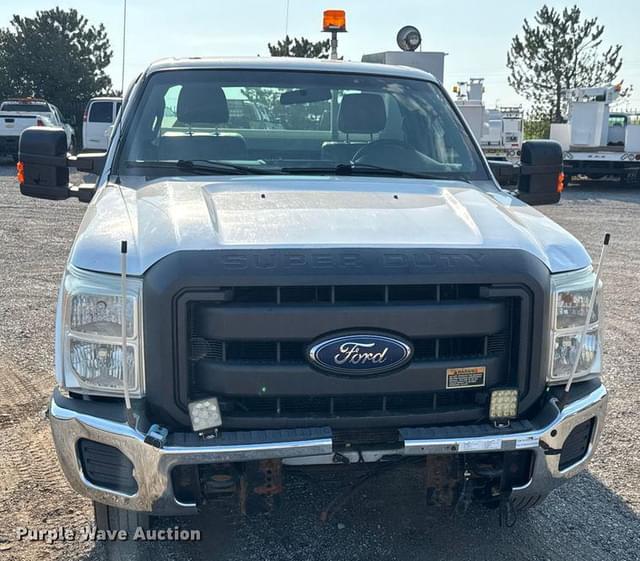 Image of Ford F-350 equipment image 1