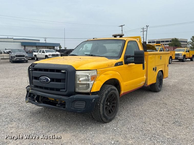 2015 Ford F-350 Equipment Image0