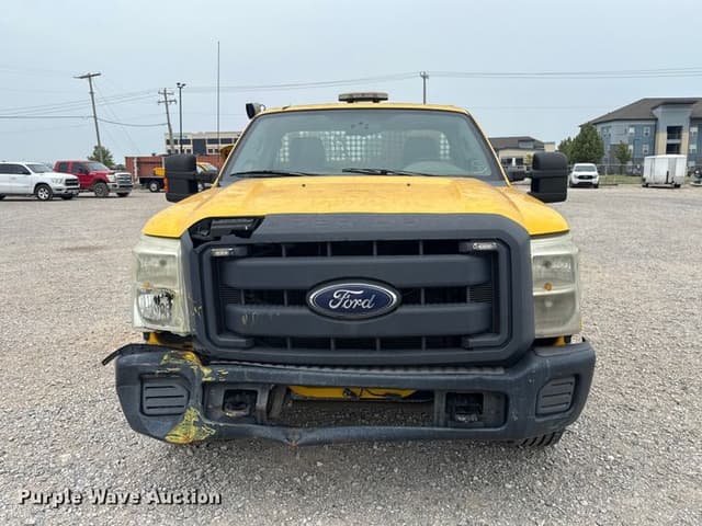 Image of Ford F-350 equipment image 1