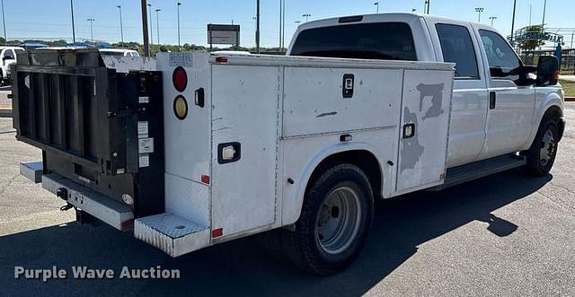 Image of Ford F-350 equipment image 4