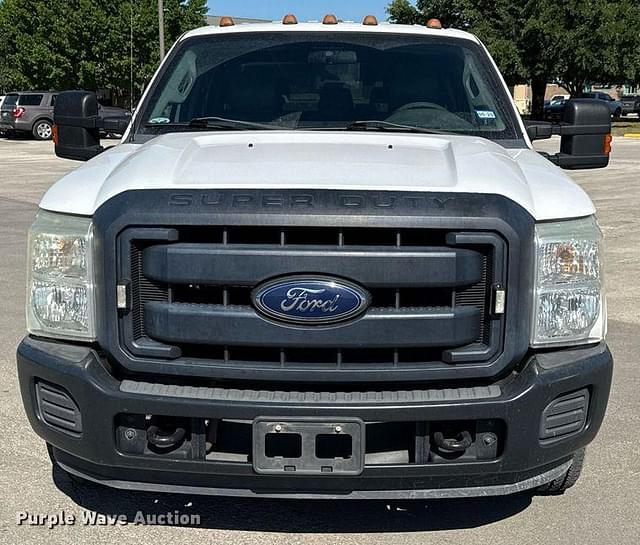 Image of Ford F-350 equipment image 1