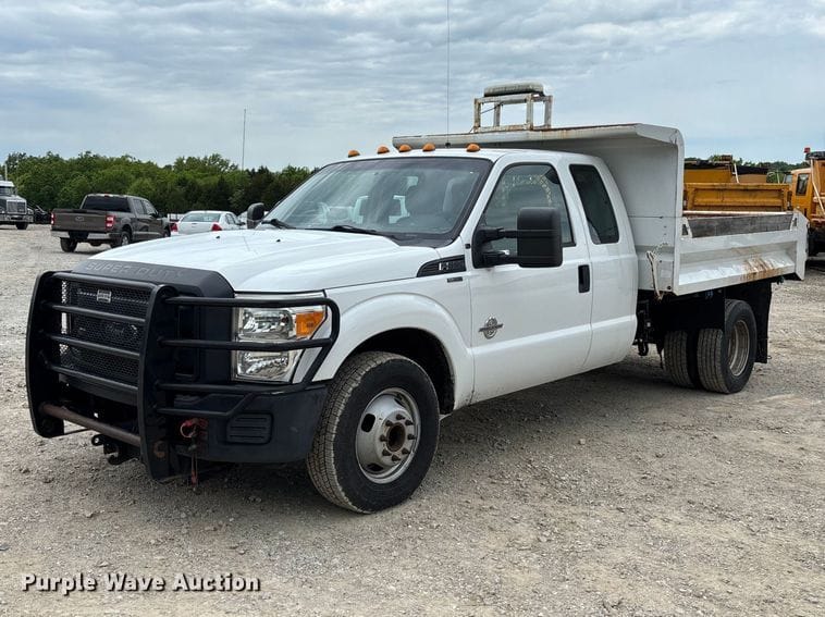 2015 Ford F-350 Equipment Image0