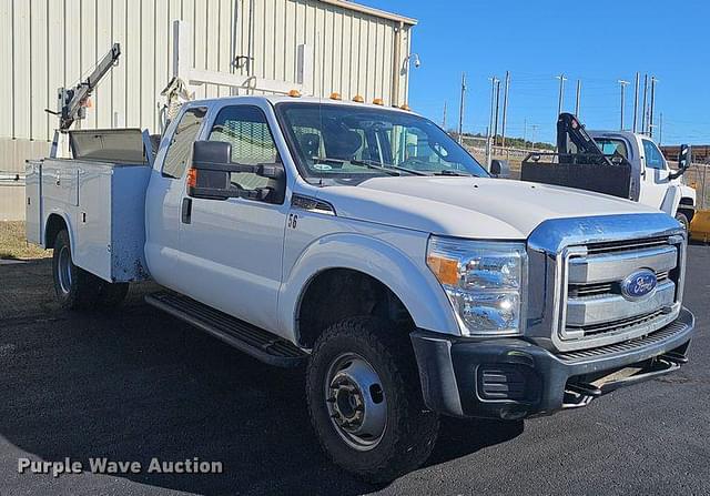 Image of Ford F-350 equipment image 2