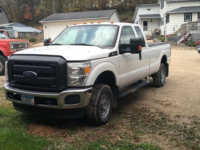 Image of Ford F-350 equipment image 1