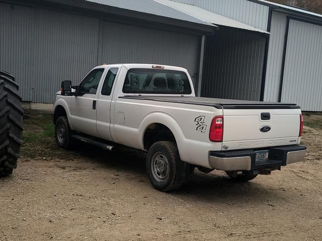 Image of Ford F-350 equipment image 2