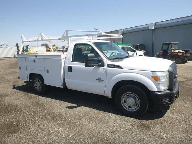 Image of Ford F-350 equipment image 1
