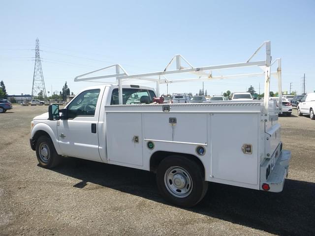 Image of Ford F-350 equipment image 3