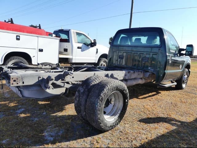 Image of Ford F-350 equipment image 3