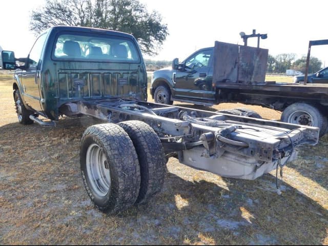 Image of Ford F-350 equipment image 2