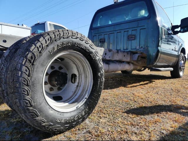 Image of Ford F-350 equipment image 4