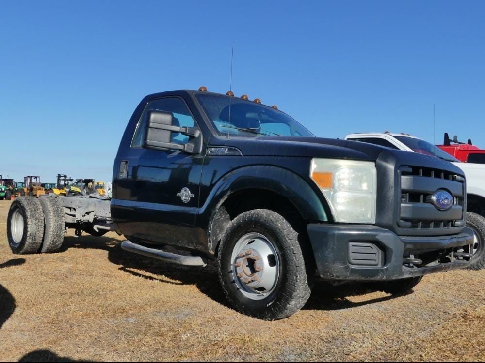2015 Ford F-350 Equipment Image0