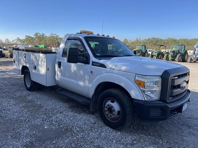 Image of Ford F-350 equipment image 4