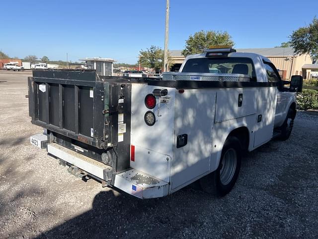 Image of Ford F-350 equipment image 2