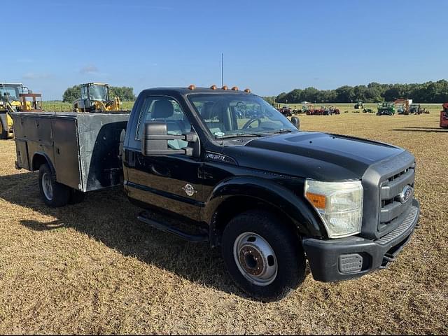 Image of Ford F-350 equipment image 3
