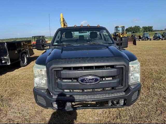 Image of Ford F-350 equipment image 2