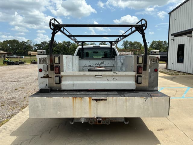 Image of Ford F-350 equipment image 4