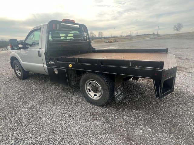 Image of Ford F-350 equipment image 3