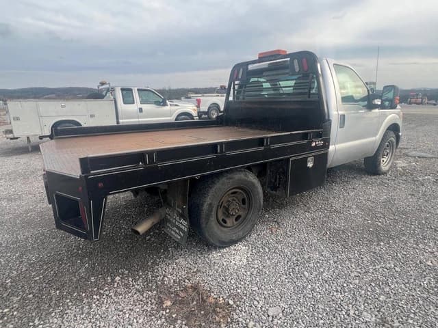 Image of Ford F-350 equipment image 2