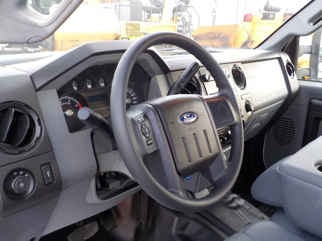 Image of Ford F-350 equipment image 4