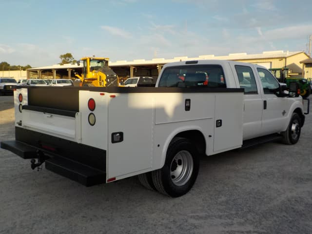 Image of Ford F-350 equipment image 2