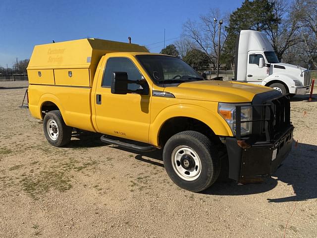 Image of Ford F-350 equipment image 3