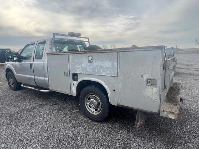 Image of Ford F-350 equipment image 3