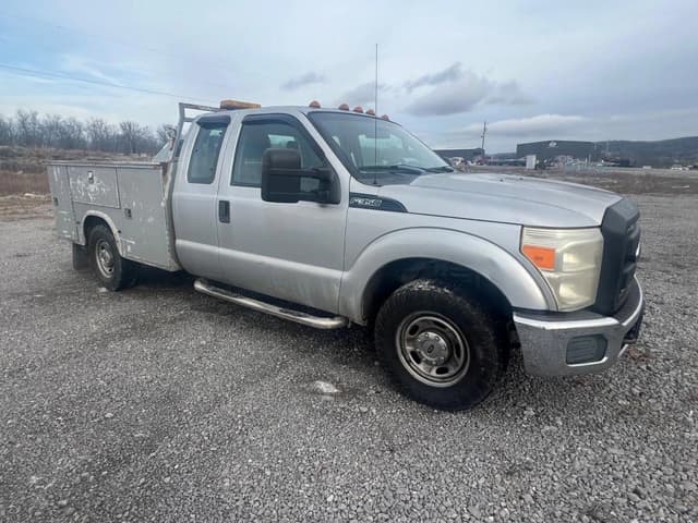 Image of Ford F-350 equipment image 1