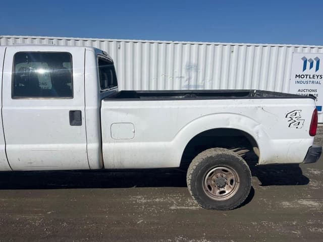 Image of Ford F-350 equipment image 4