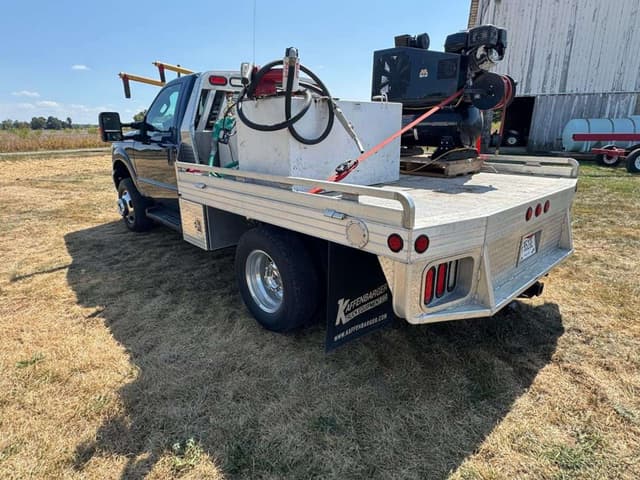 Image of Ford F-350 equipment image 4