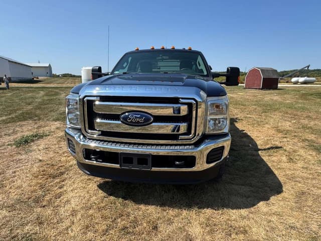 Image of Ford F-350 equipment image 3